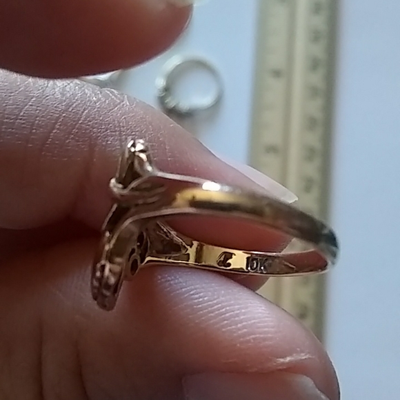 10k yellow gold blackk hills gold leaf Ring - Picture 3 of 3